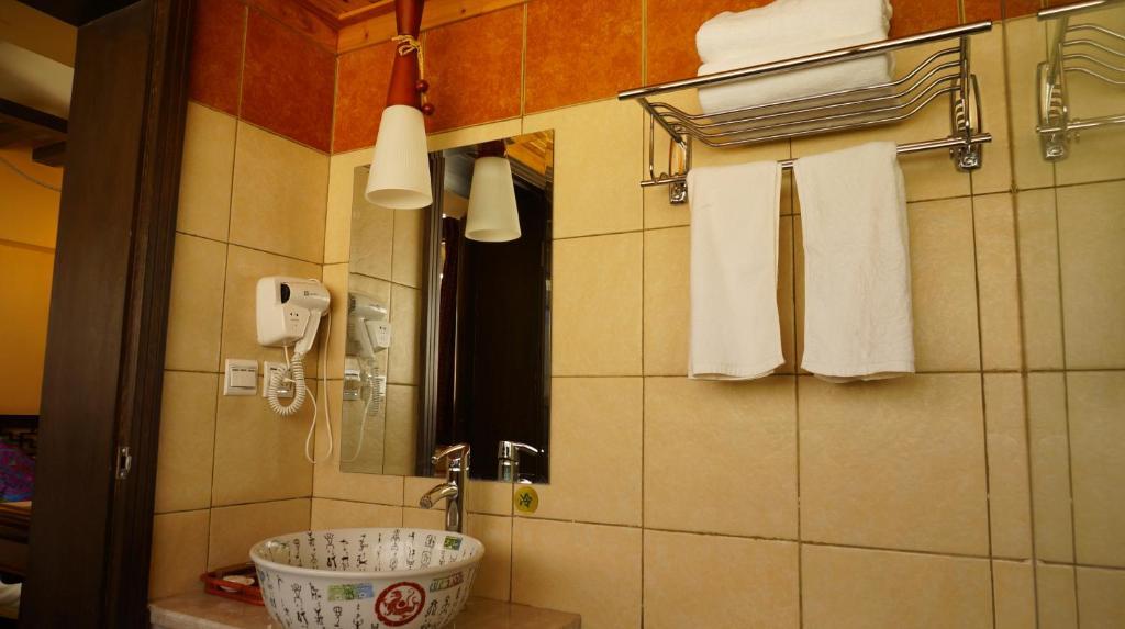 Lijiang Wangjia Courtyard Inn Quarto foto
