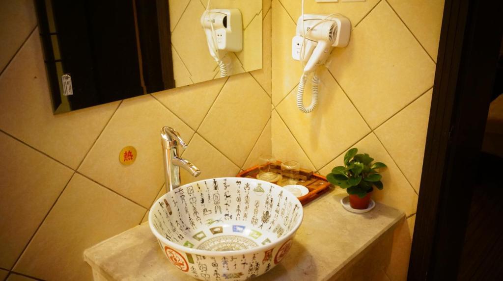Lijiang Wangjia Courtyard Inn Quarto foto