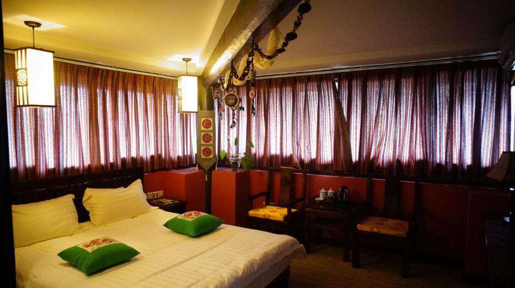 Lijiang Wangjia Courtyard Inn Quarto foto