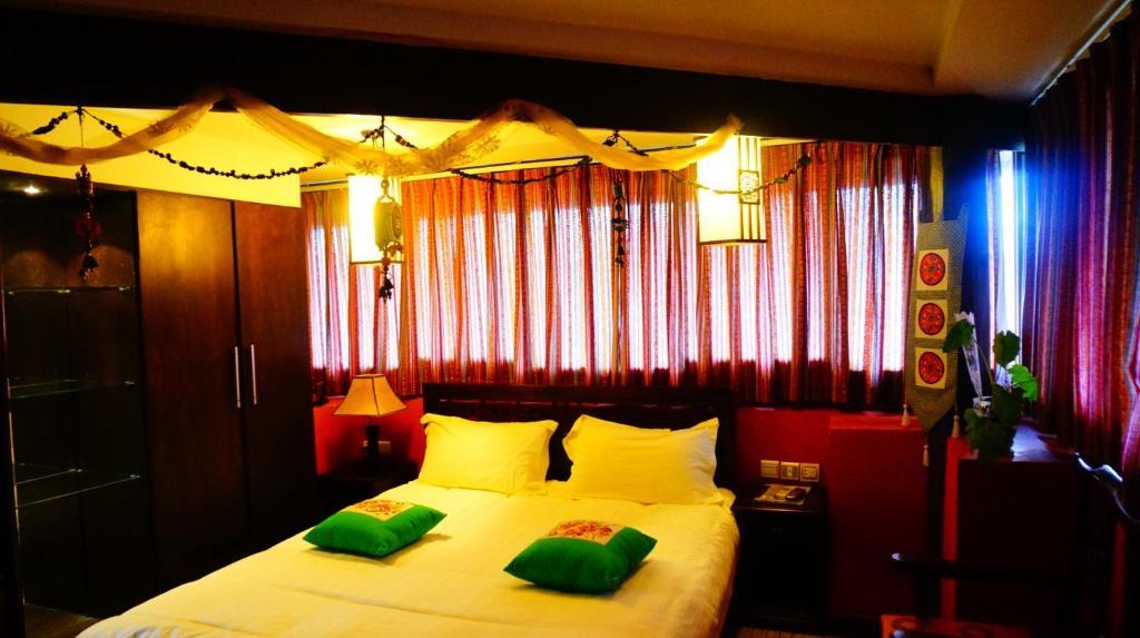 Lijiang Wangjia Courtyard Inn Quarto foto